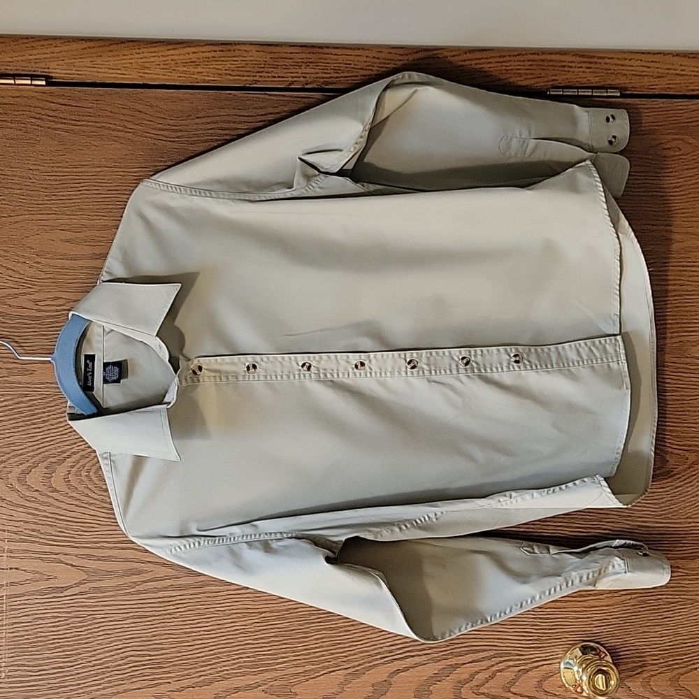 River's End Button down shirt Size Medium-sized Khaki